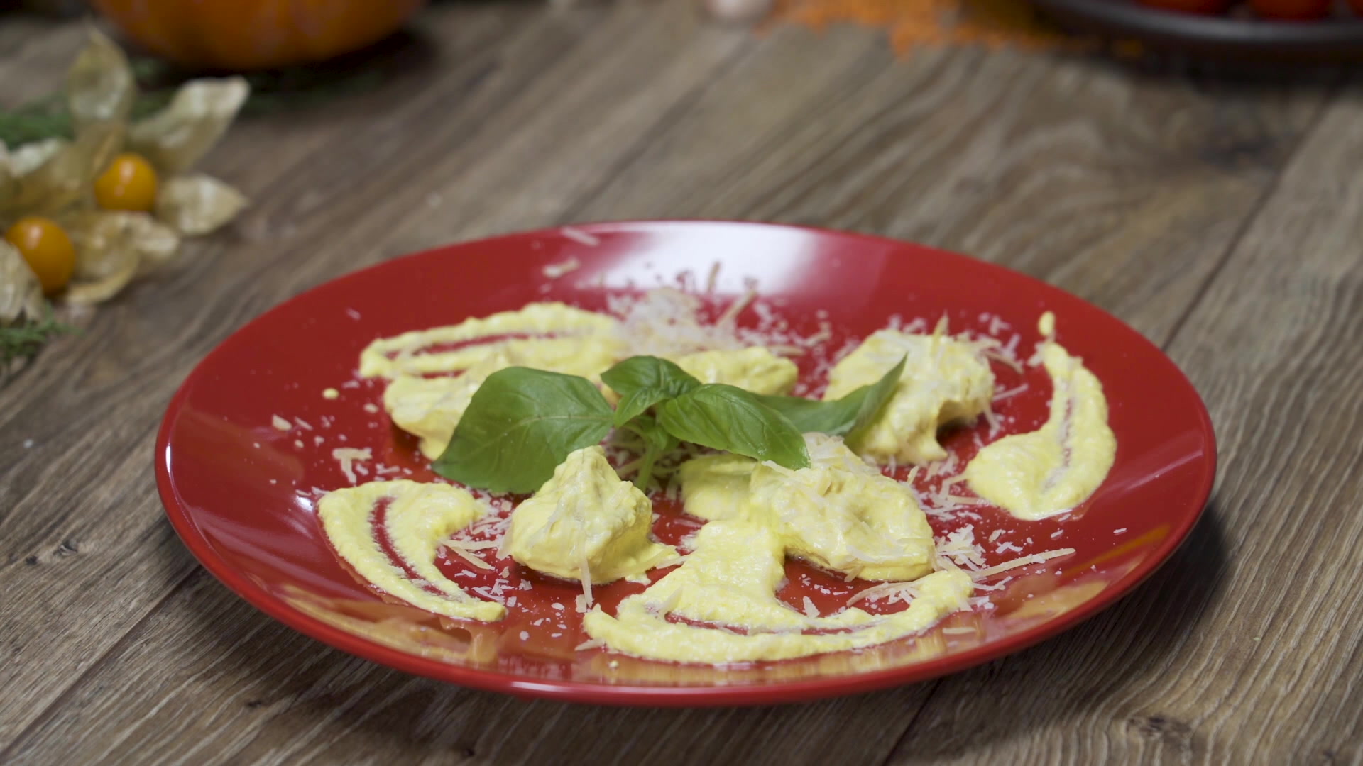 Tortellini with creamy pesto